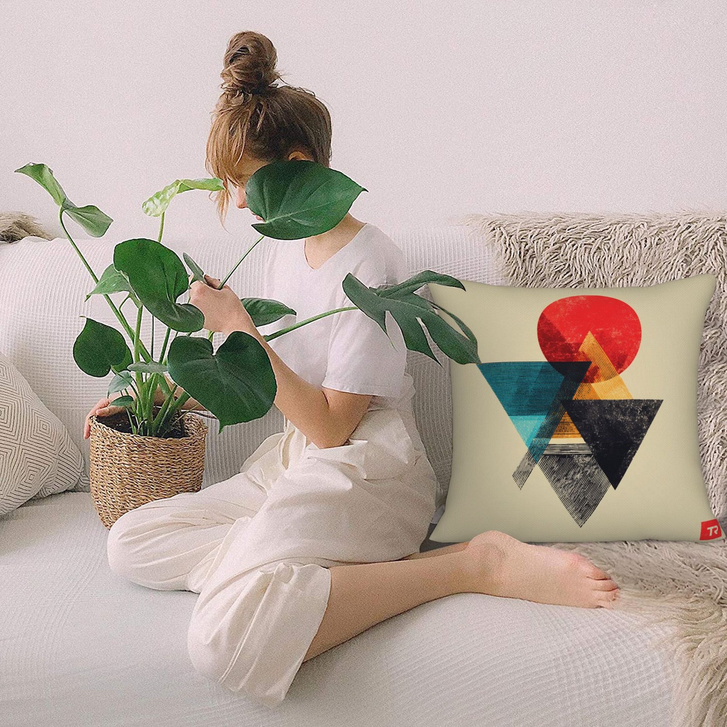 Geometric Abstract Decorative Pillowcase – Retro Circle & Triangle Pattern Cushion